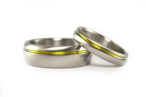 Titanium wedding bands with anodized inlay (00019_4N7N)