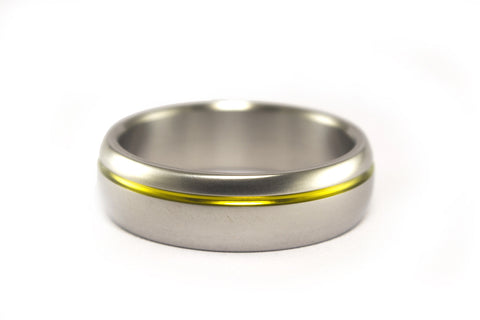 Titanium ring with anodized inlay (00019_7N)
