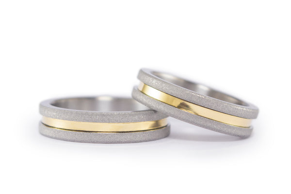 Sandblasted titanium wedding bands with yellow gold 18ct (00558_5N5N)