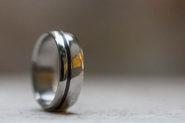 Polished titanium and carbon fiber ring (00334_7N)