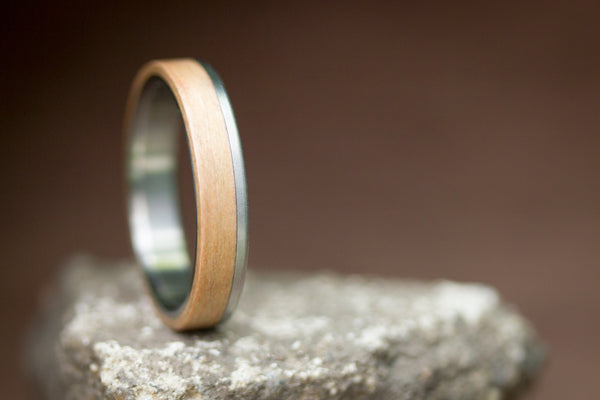 Titanium and oak bentwood ring (00519_4N)