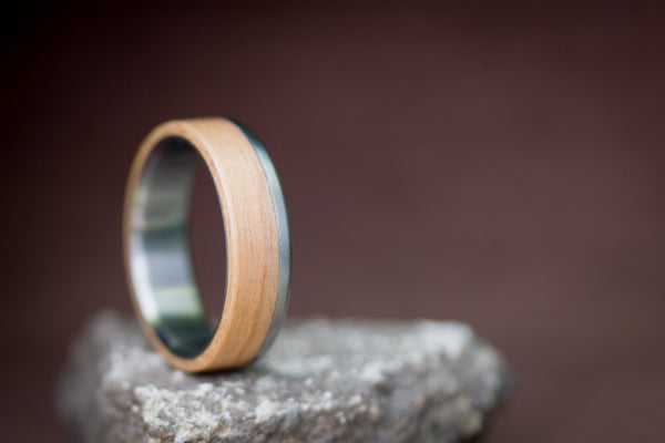 Titanium and oak bentwood ring (00519_6N)