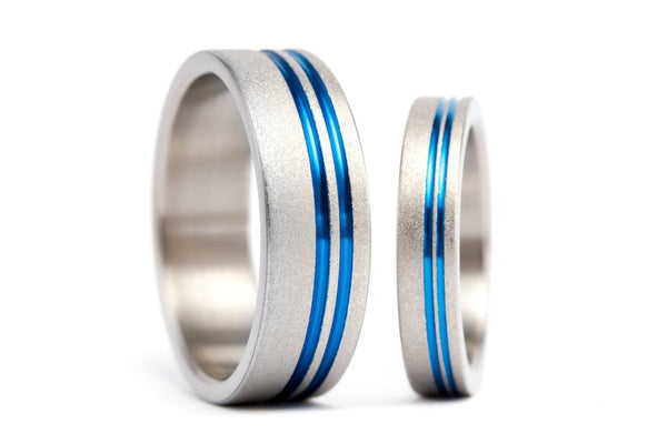 Sandblasted titanium wedding bands with anodized inlays (00010_4N7N)