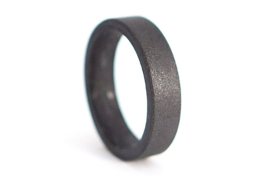 Graphite and carbon fiber inside ring (01100_4N)