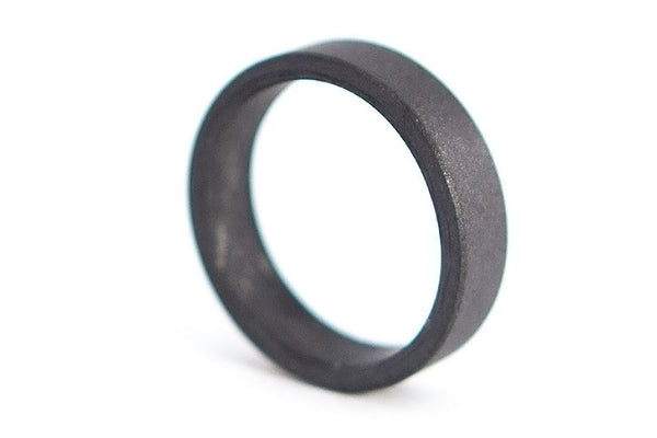 Graphite and carbon fiber inside ring (01100_4N)