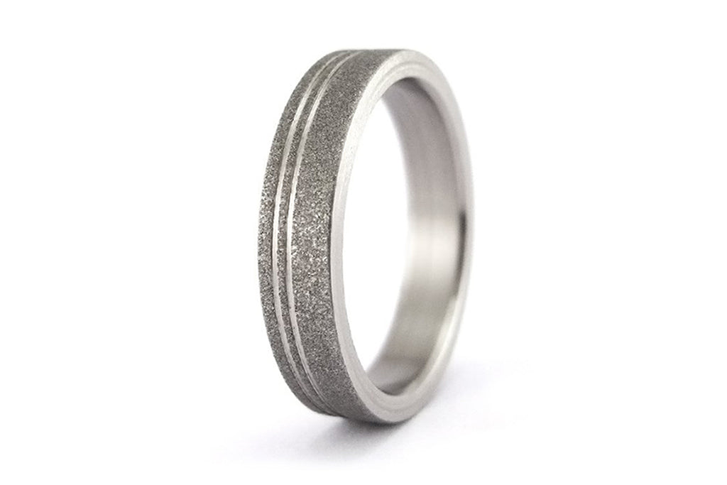 Sandblasted titanium ring with polished inlays (00013_4N)