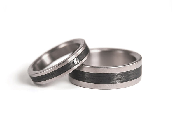 Titanium and carbon fiber wedding bands with Swarovski crystal (00348_4S1_7N)
