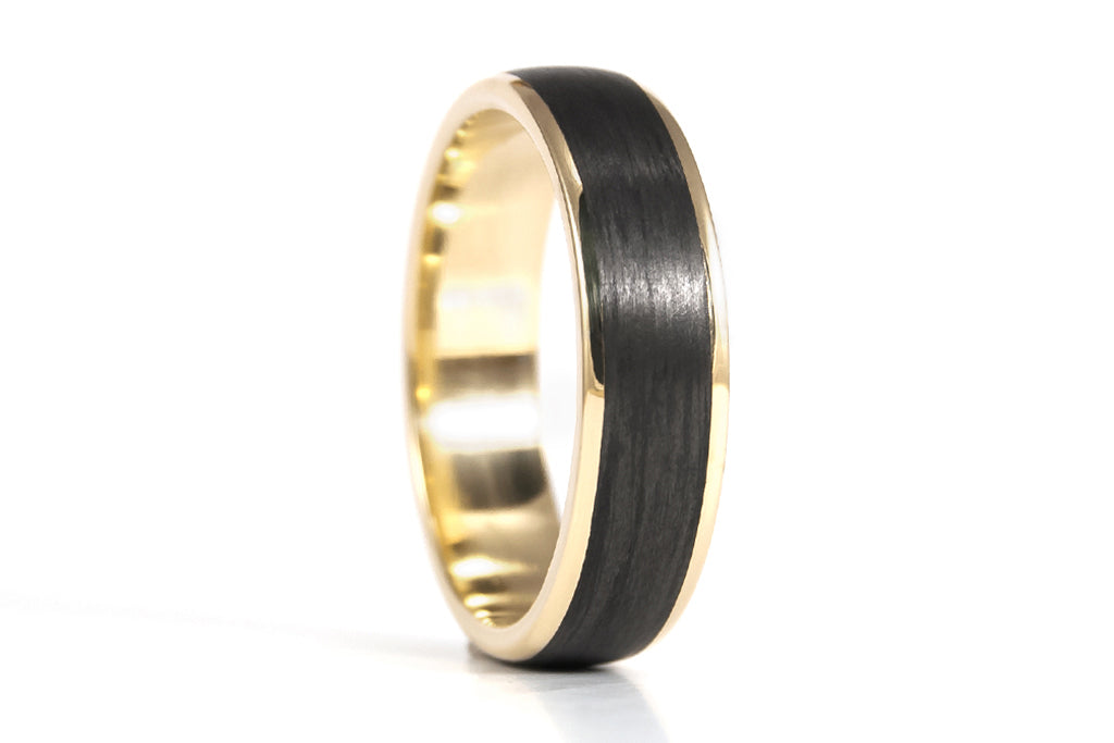18ct yellow gold and carbon fiber ring (04710_6N)