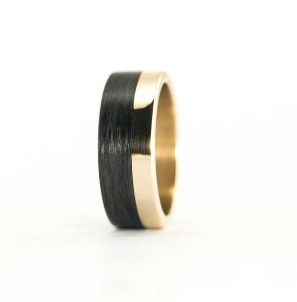 18ct yellow gold and carbon fiber ring (00513_7N)