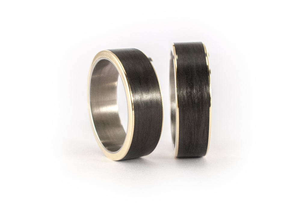 Set of 18ct yellow gold and carbon fiber rings (44900_7N)