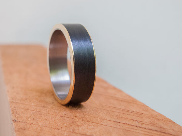 Set of 18ct yellow gold and carbon fiber rings (44900_7N)