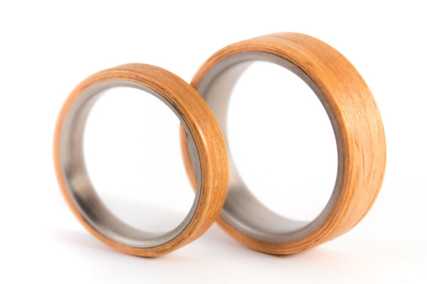 Titanium and oak bentwood wedding bands (00502_4N7N)
